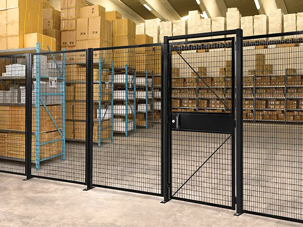 The workshop safety fences are installed in the warehouse.