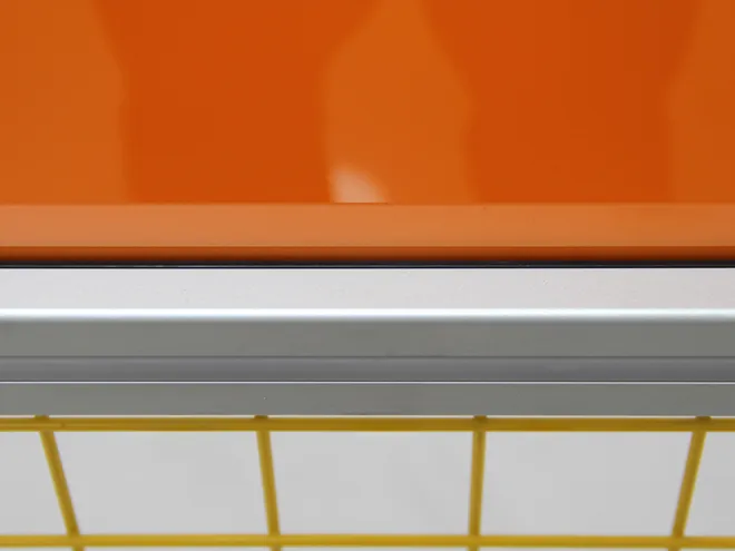 An arc light panel and horizontal rail connection detail of workshop safety fence arc light panel aluminum alloy.