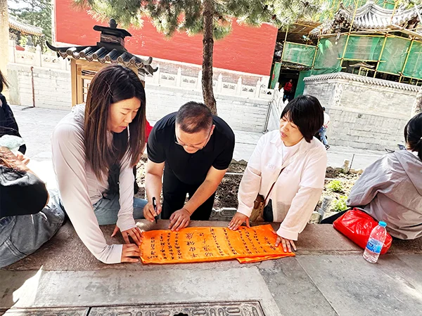 The members are praying on the paper.